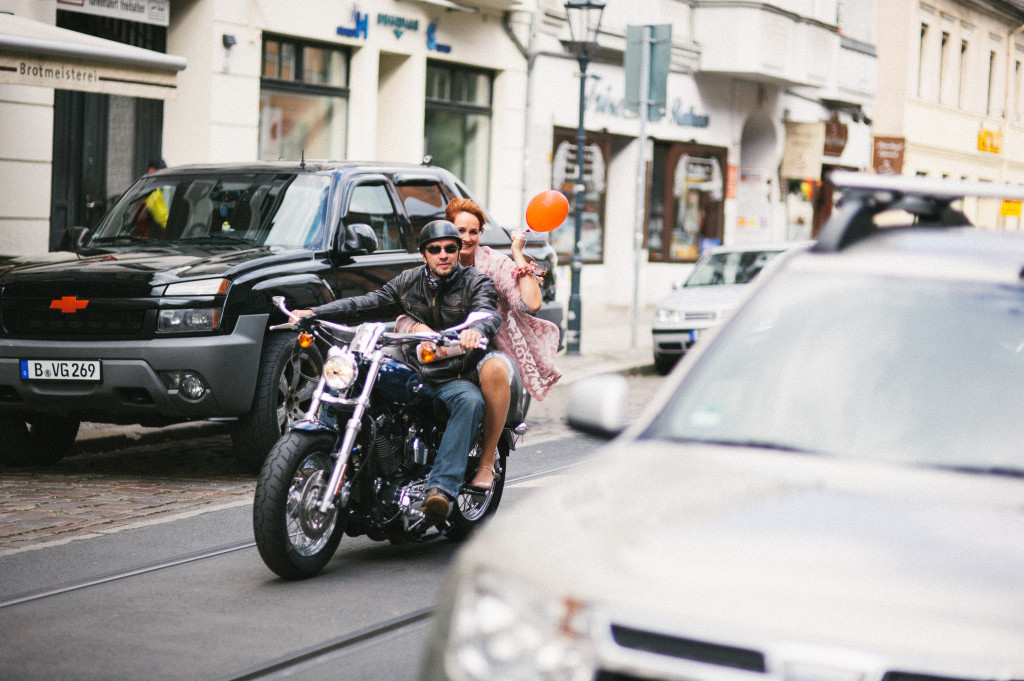 Hochzeitsreportage_Berlin_Standesamt_Motorrad