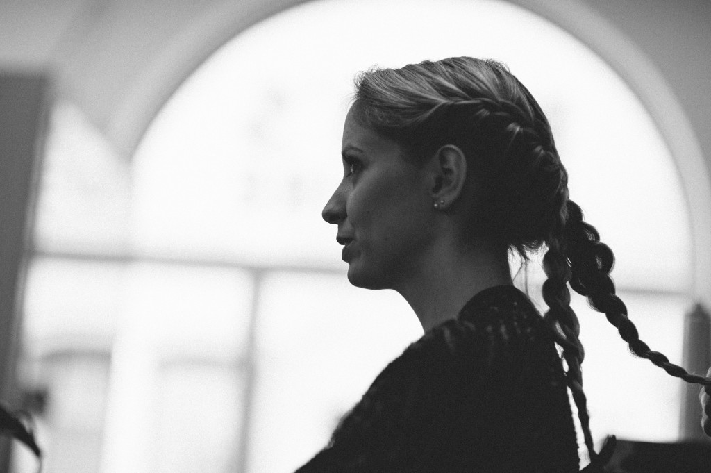 11_Hochzeitsreportage_Wuerzburg_Friseur_Silhouette