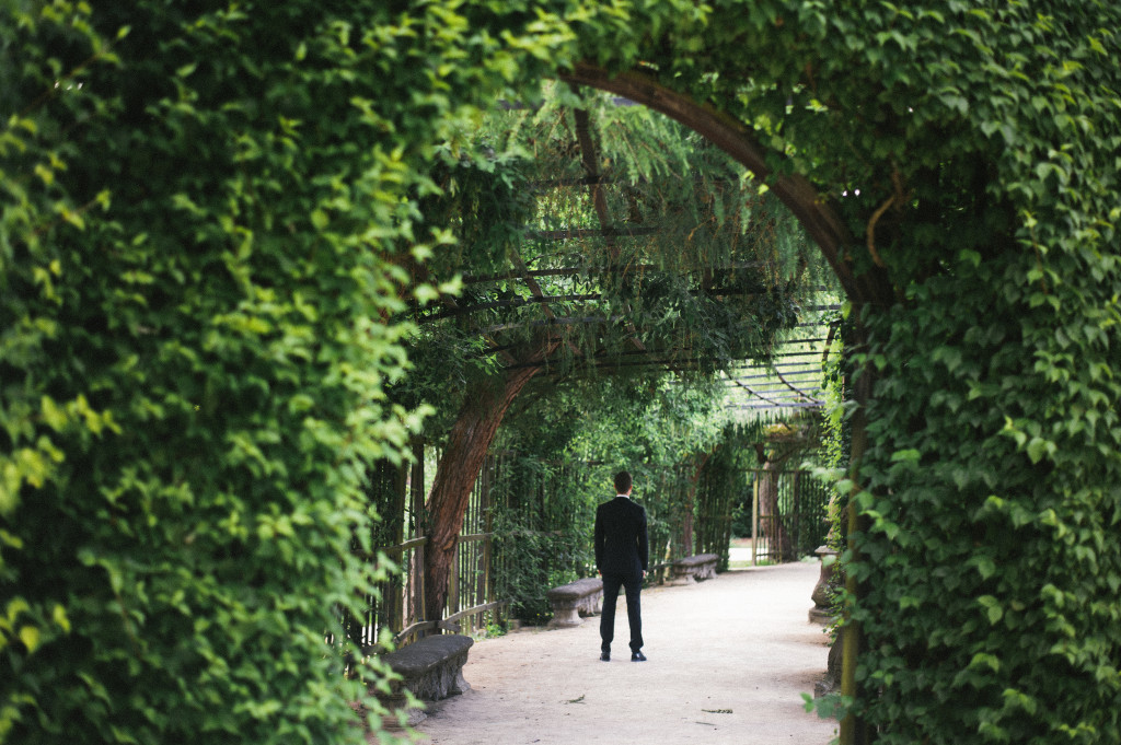 26_Hochzeitsreportage_Wuerzburg_Braeutigam_Braut_first_look_1