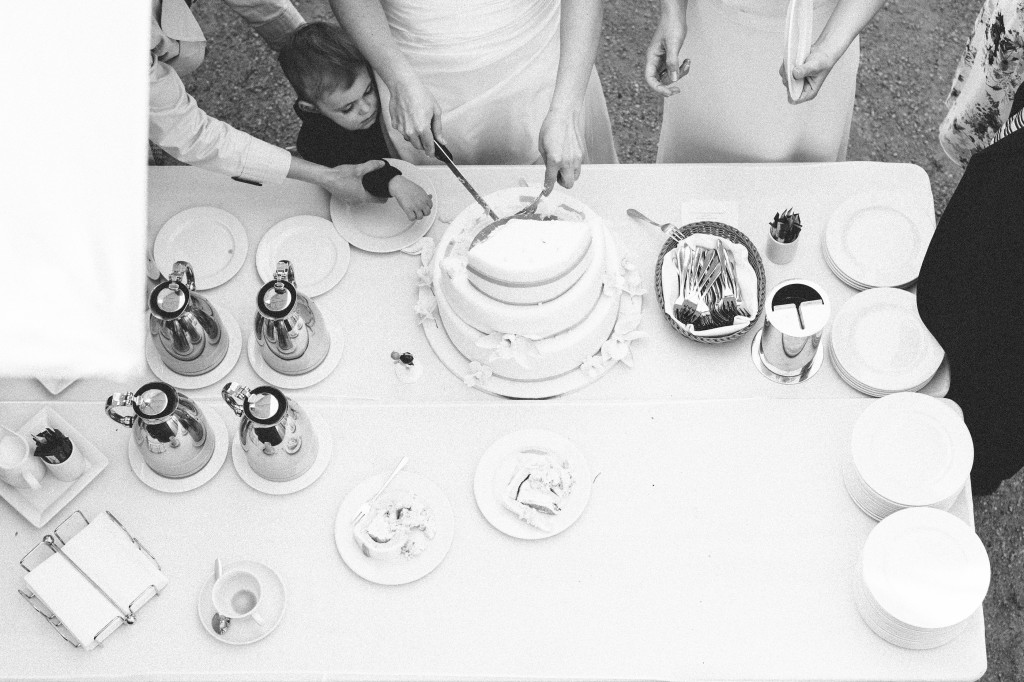 38_Hochzeitsfotograf_Berlin_Torte_Tisch