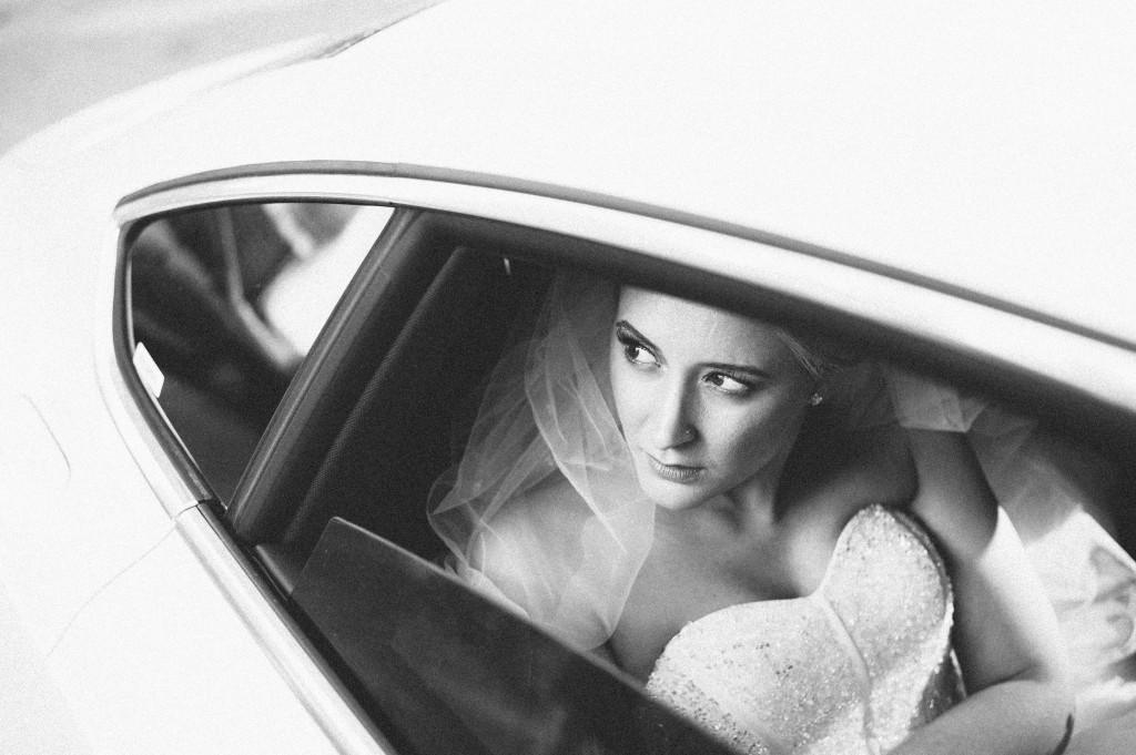 Hochzeitsfotograf_Berlin_Auto_Fenster