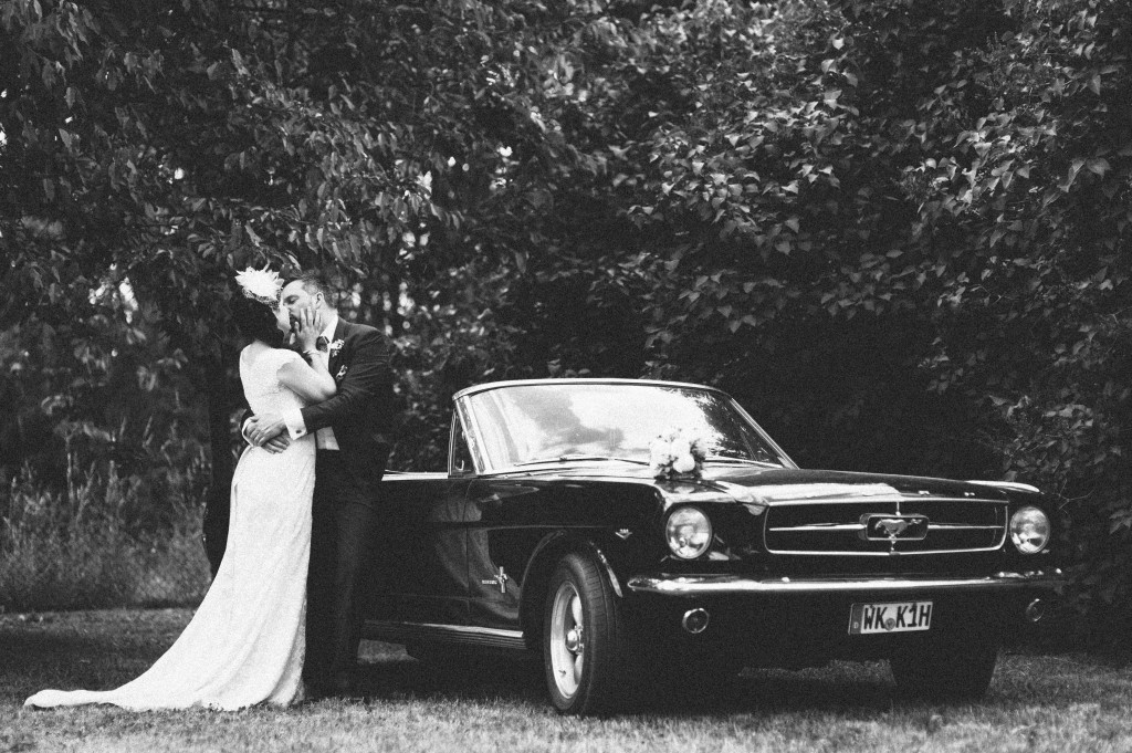 Hochzeitsfotograf_Berlin_Portrait_Brautauto_Mustang