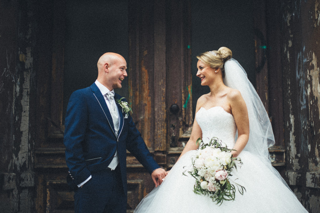 Hochzeitsfotograf_Berlin_Portrait_shabby_Tür