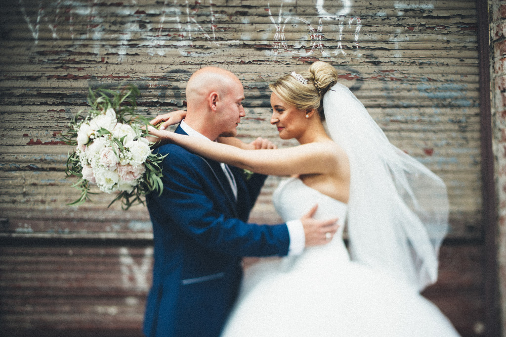 Hochzeitsfotograf_Berlin_Portrait_shabby_Umarmung