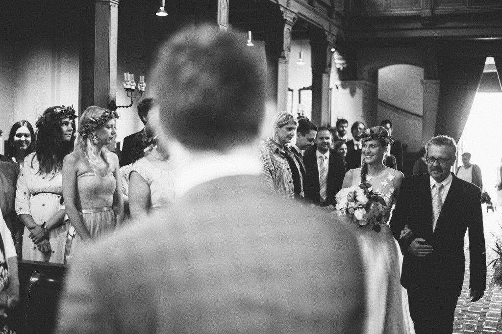 11_Hochzeitsfotograf_Berlin_krichliche_Trauung_Einmarsch