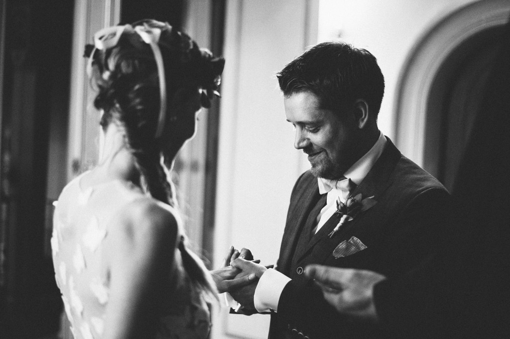 17_Hochzeitsfotograf_Berlin_krichliche_Trauung_Ringtausch