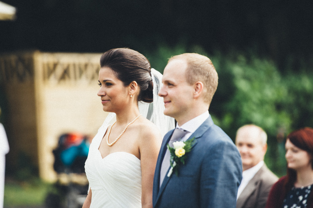 16 Hochzeitsfotograf Berlin freie Trauung im Freien