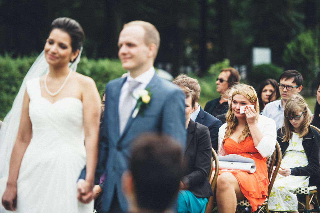 24 Hochzeitsfotograf Berlin freie Trauung im Freien
