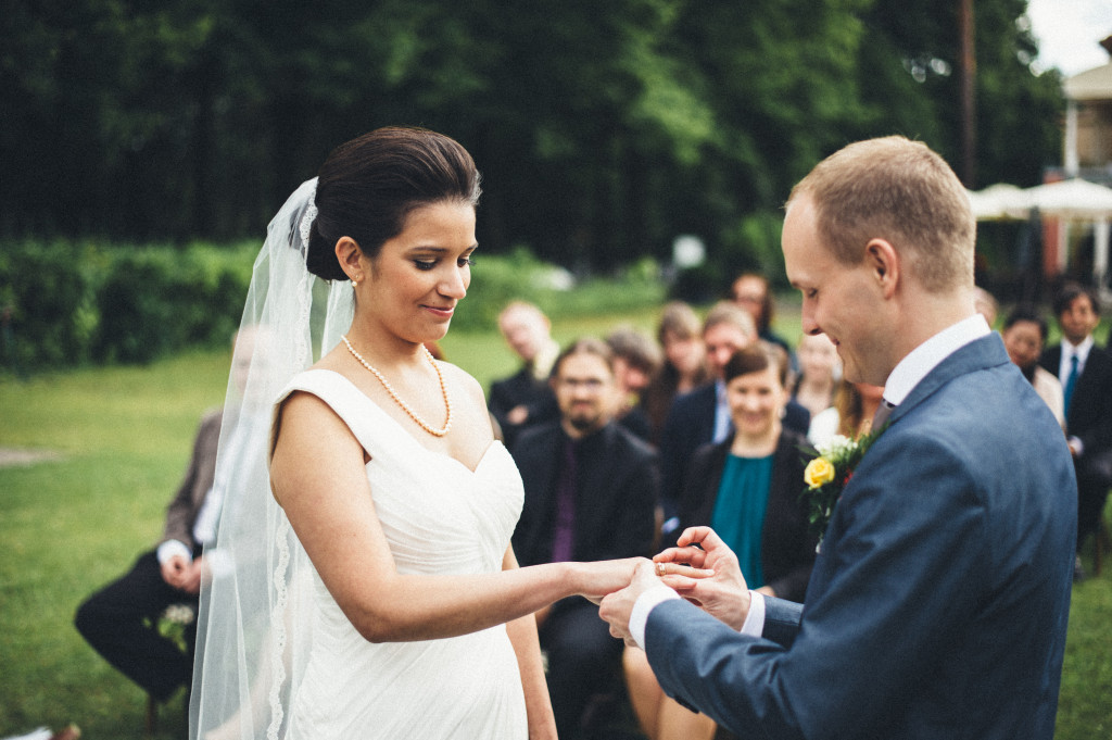 28 Hochzeitsfotograf Berlin freie Trauung im Freien