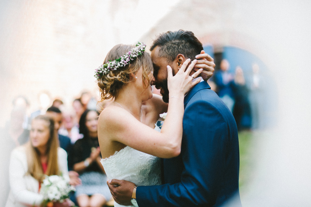 77 Hochzeitsfotograf Berlin freie Trauung Kuss
