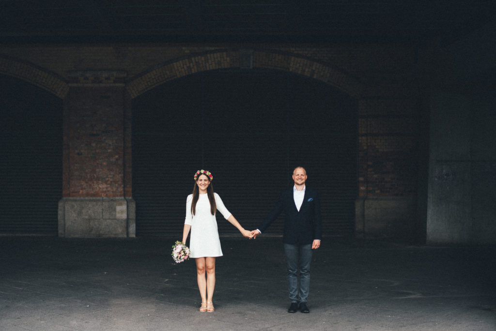 hochzeitsfotograf_berlin_portrait_haendchen_halten