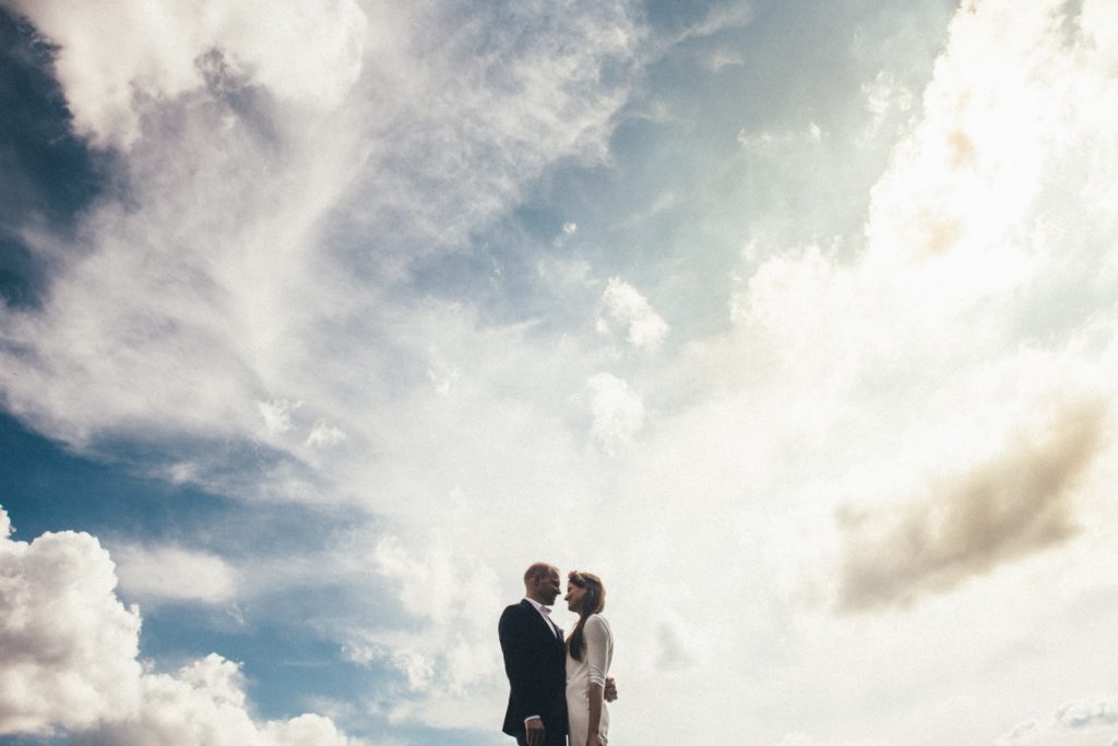 hochzeitsfotograf_berlin_portrait_dramatischer_himmel