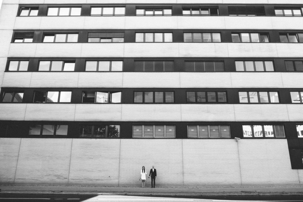 hochzeitsfotograf_berlin_portrait_vor_haus